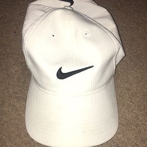 White NIKE Velcro hat